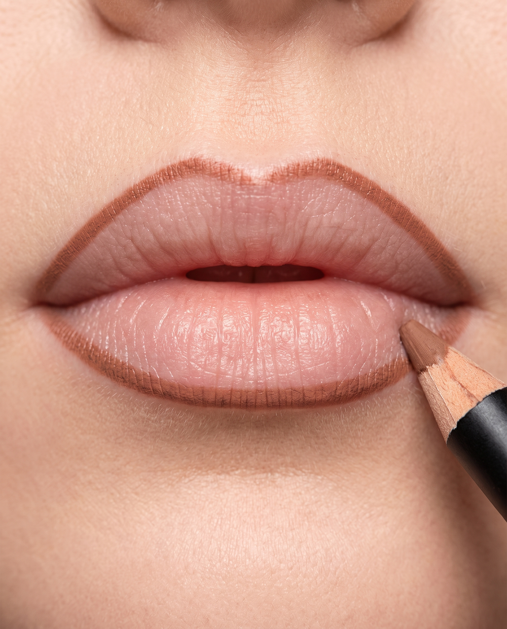 Mocha lip liner - light skin tone, liner outline
